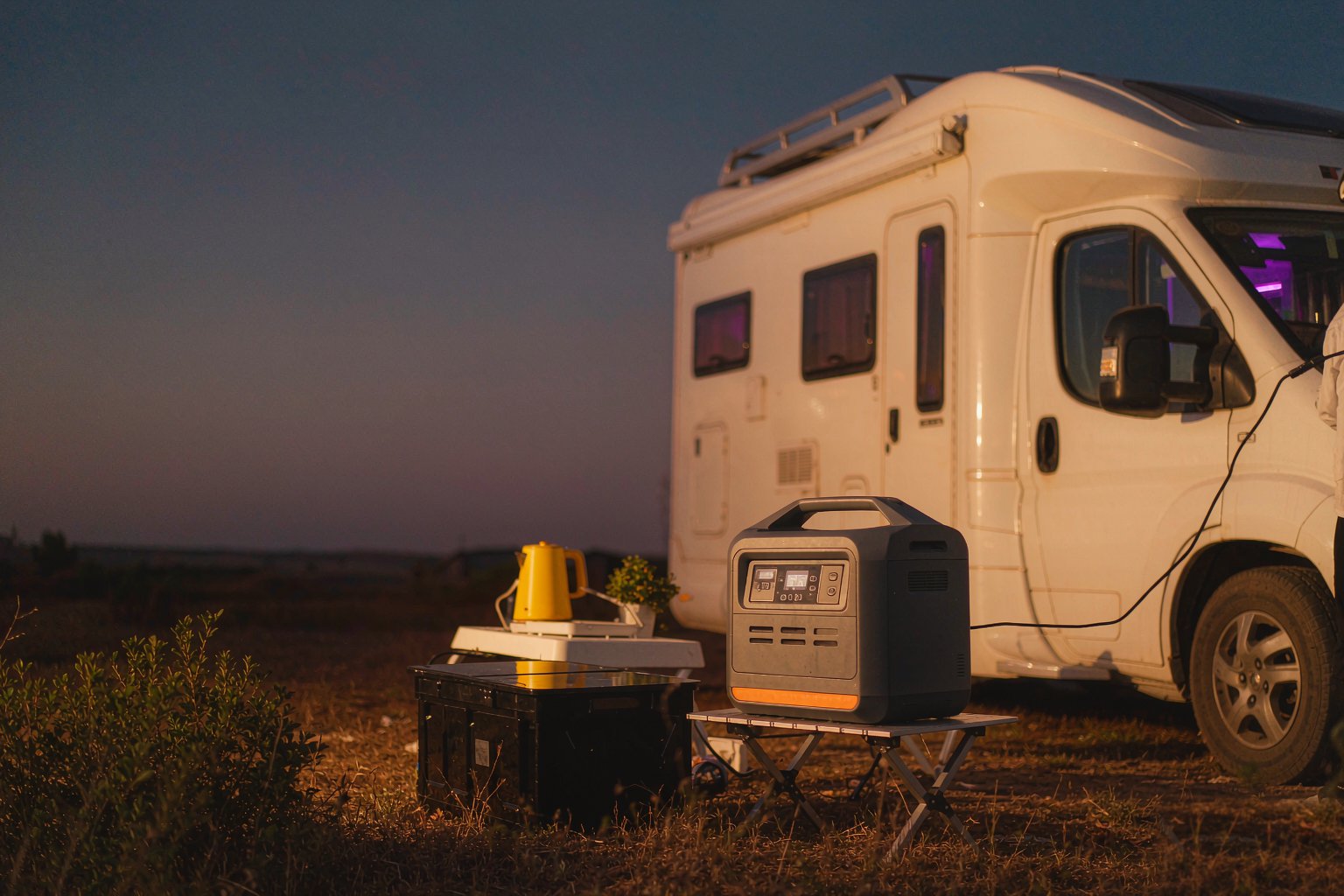 RV and vanlife energy — APower 2000, 2048Wh / 2400W — LiFePO4 portable power station by NewenGrid